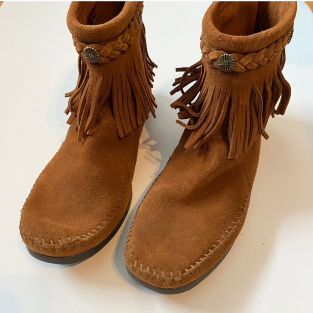 Minnetonka Fringed Soft Leather Moccasins Size 9